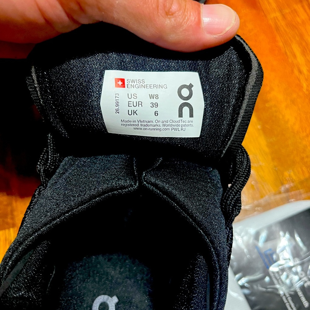 On Cloud Cloud Novas Women’s Size 8
